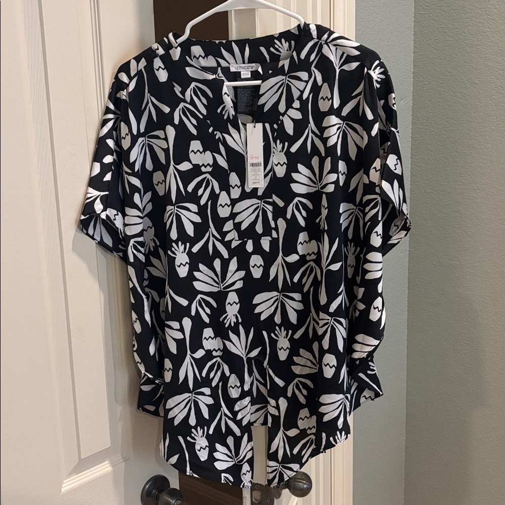 Chico’s NWT Black and White Tie-Front Floral Blouse - Size 0 (M)